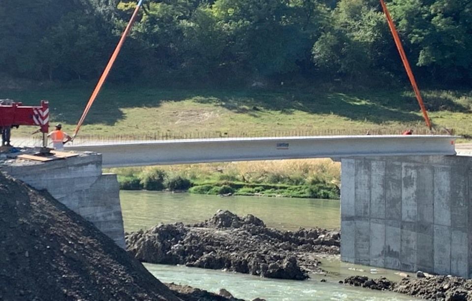Noul pod peste râul Suceava ar putea fi pus în circulație la începutul anului viitor FOTO