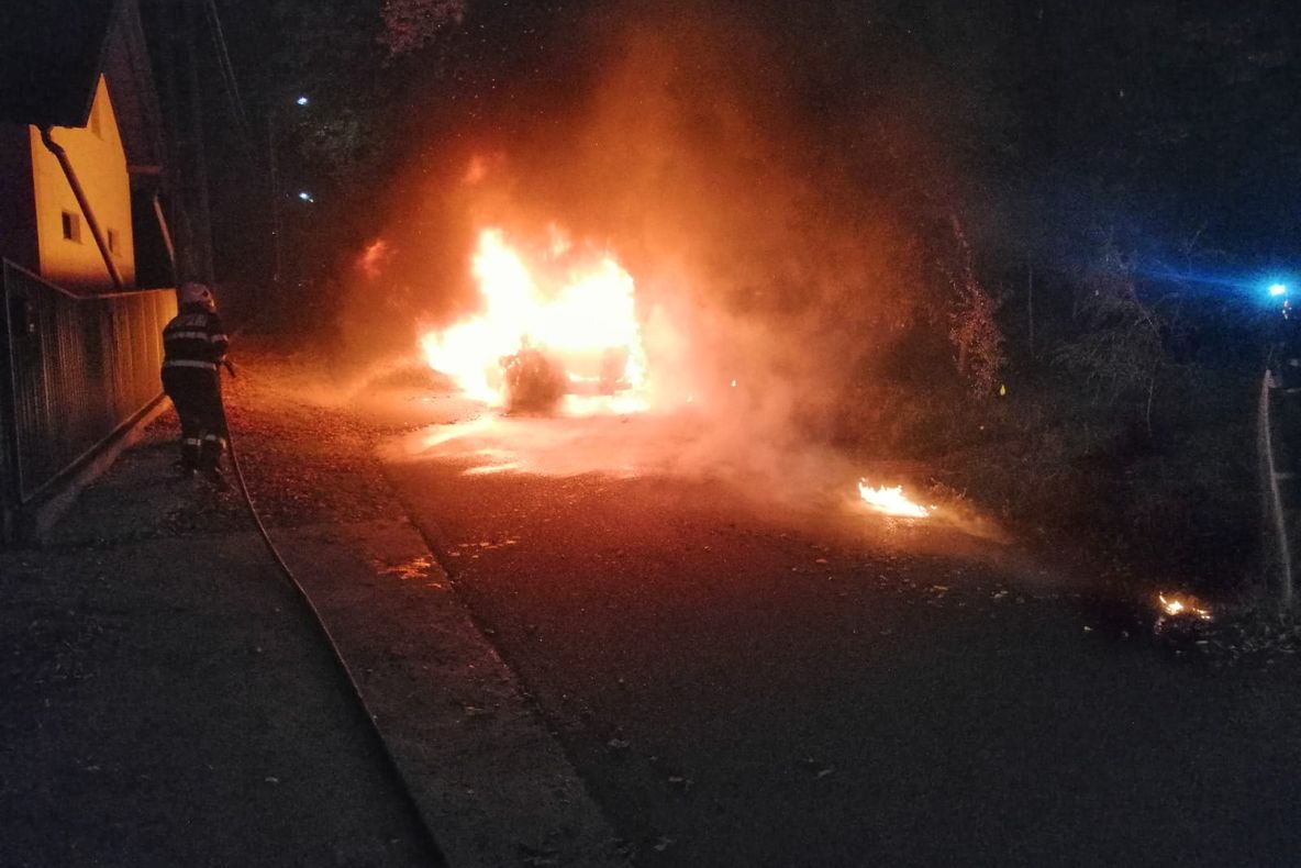 Patru autoturisme distruse în urma unor incendii, în ultimele 24 de ore FOTO