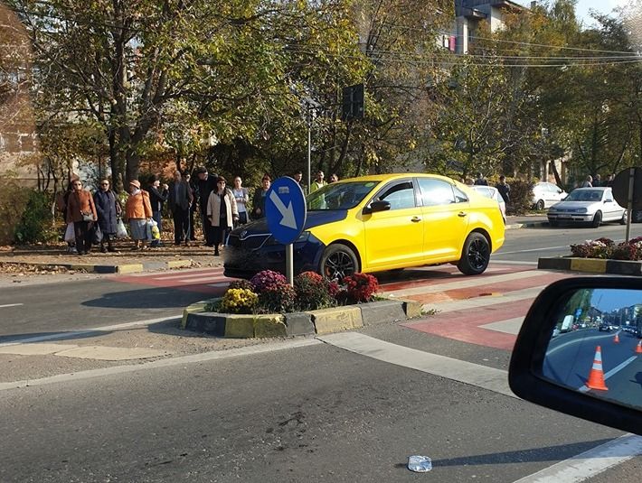 Bătrân lovit de un taxi pe trecerea de pietoni, în Burdujeni FOTO