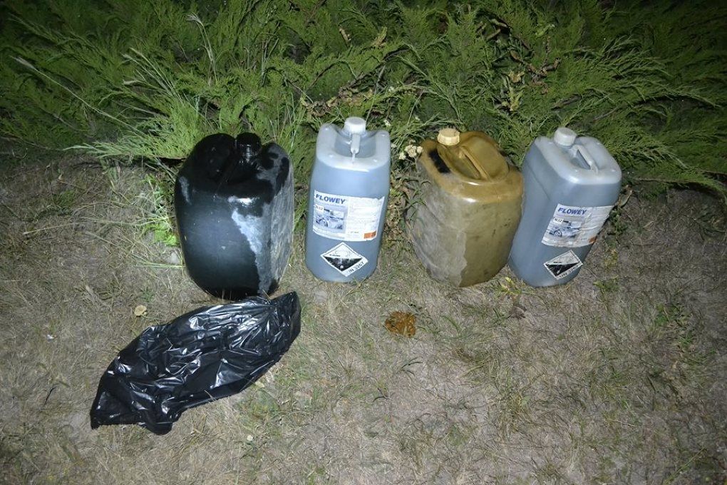 Doi minori au furat 60 de litri de motorină din rezervorul unui tractor