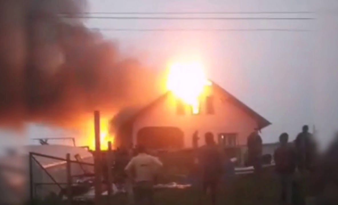 VIDEO Polițiștii locali și angajații primăriei îi verifică pe suceveni în sacii cu gunoi