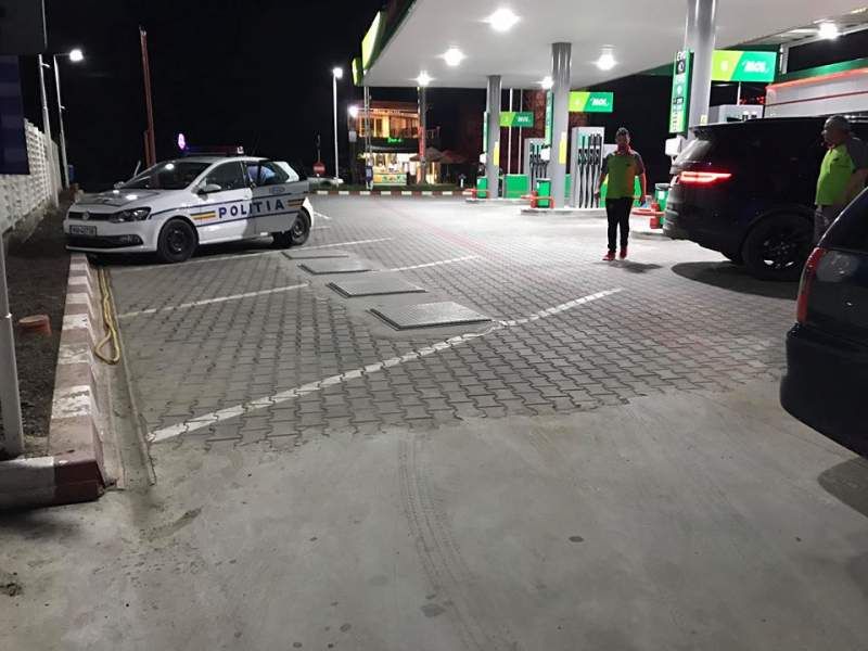 Un sucevean a rămas fără mașină în timp ce se afla într-o benzinărie din Comănești. Vezi ce a pățit