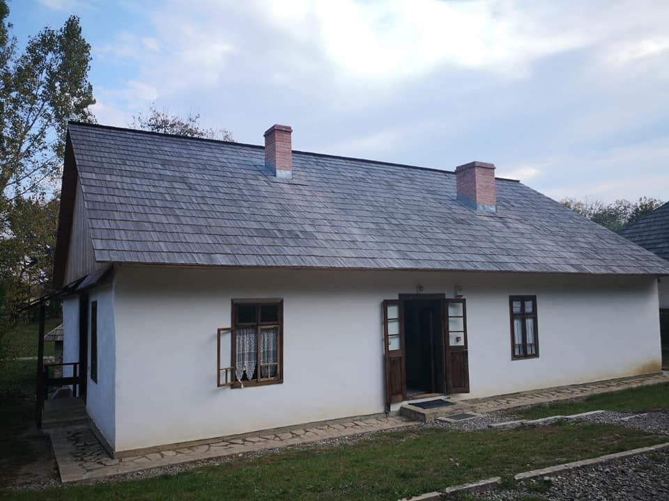 S-a inaugurat Școala Securiceni, un nou obiectiv turistic la Muzeul Satului Bucovinean FOTO
