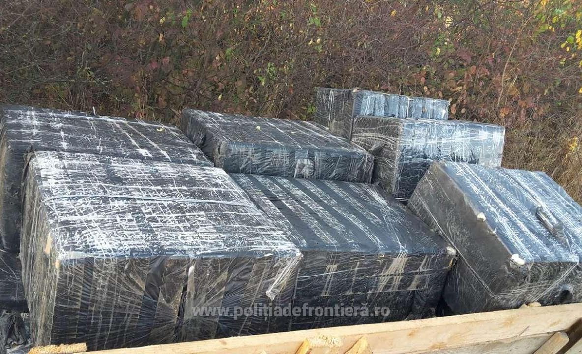 Colete cu țigări de contrabandă de peste 100.000 lei, abandonate la Brodina