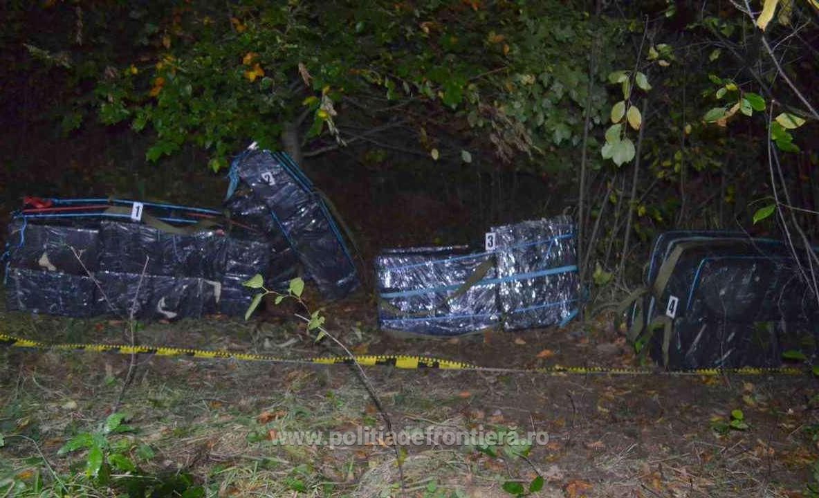 Focuri de armă și aproape 12.000 pachete cu țigări confiscate FOTO