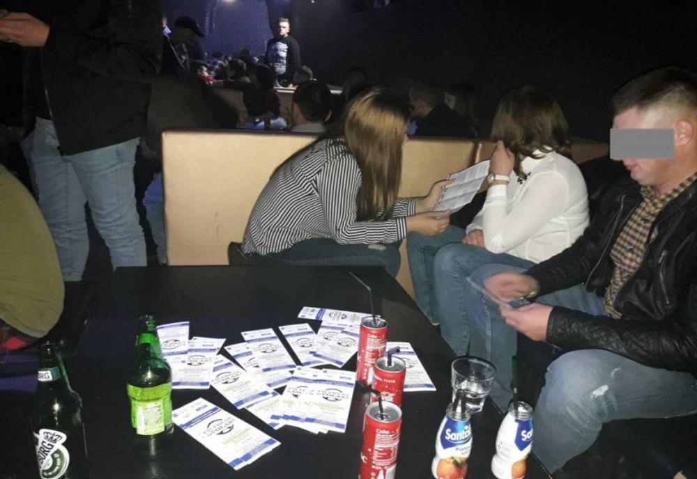 Razii în discotecile din Liteni și Vicovu de Sus. Sancțiuni drastice aplicate de polițiști