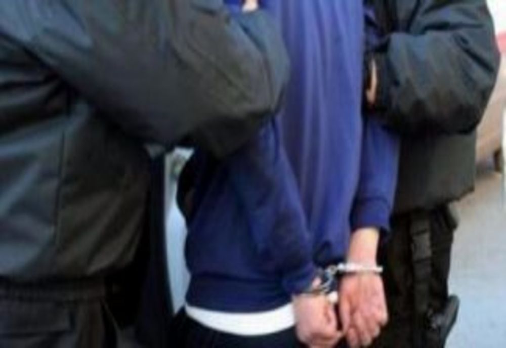 Femeie tâlhărită în plină stradă, după ce a scos bani de la bancomat VIDEO