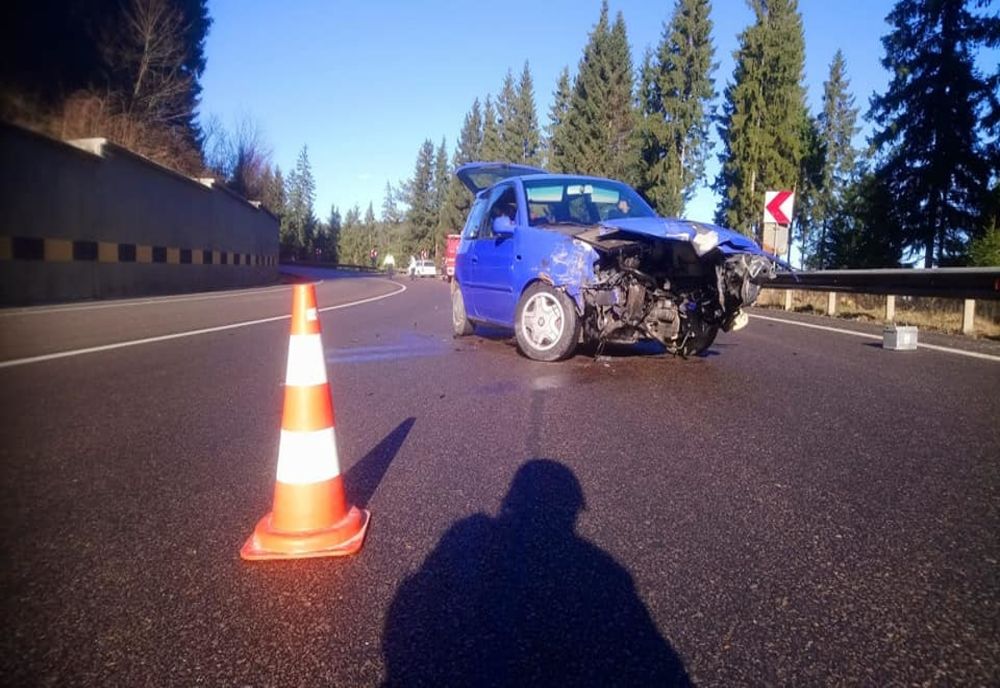 Accident rutier cu două victime în Pasul Mestecăniș. Un șofer a pierdut controlul mașinii din cauza vitezei FOTO