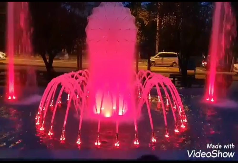 Fântâna arteziană cu jocuri de lumini din parcul de la Policlinică a fost pusă în funcțiune VIDEO
