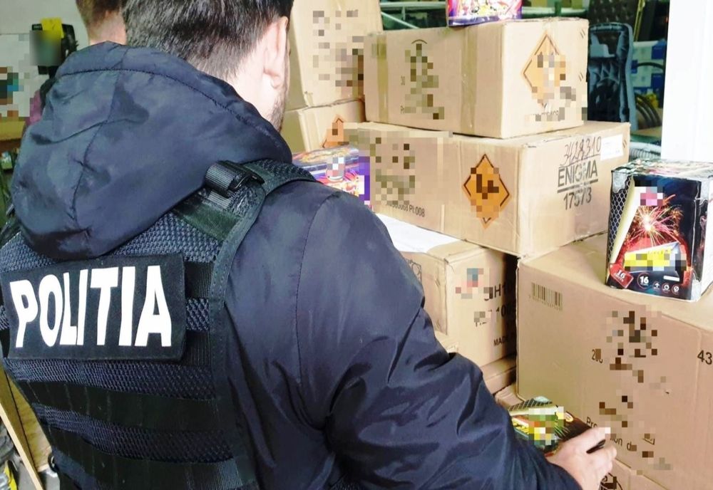 Aproape patru tone de articole pirotehnice au fost ridicate de polițiști în urma unor percheziții făcute în municipiul Suceava