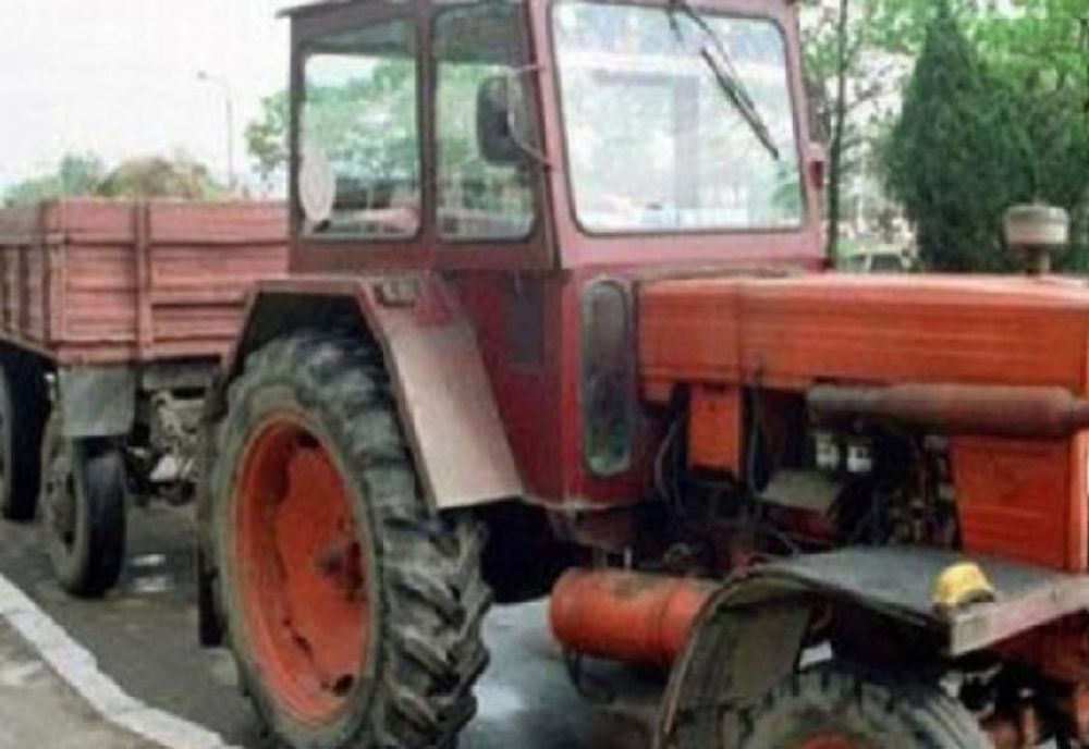 Un tânăr de 25 de ani și-a pierdut viața după ce a căzut din remorca unui tractor