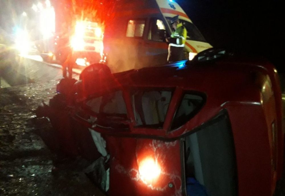 Un sucevean s-a răsturnat cu mașina după ce a lovit un cap de pod FOTO