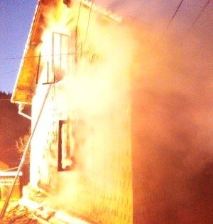 O femeie a murit carbonizată în incendiul care i-a cuprins casa