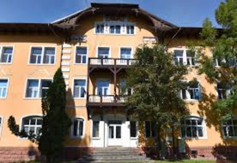 Un turist ieșean a ajuns la spital, după ce a suferit un accident în timp ce se dădea pe derdeluș