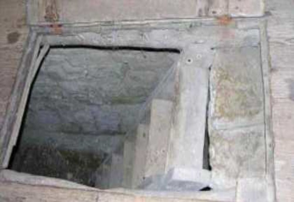 Un bătrân din Drăgoiești a murit după ce a căzut în beciul locuinței