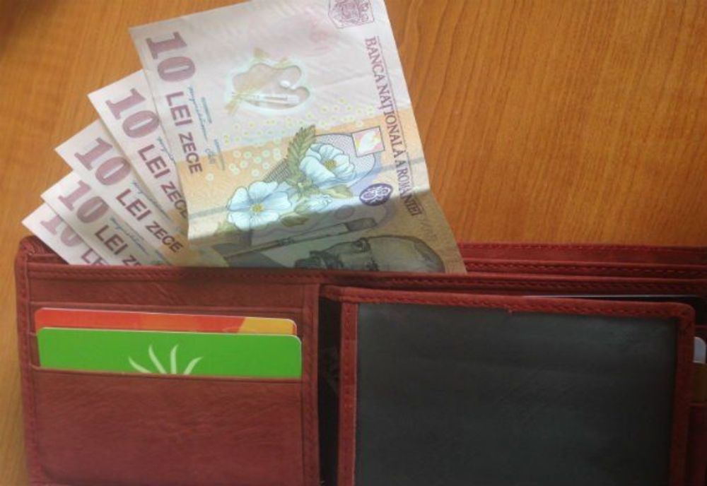 Doi minori au furat 50 de lei de la o bătrână de 92 de ani