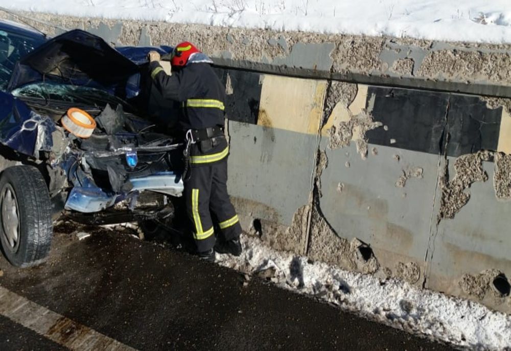 Coliziune între un tir și un autoturism pe raza comunei Poiana Stampei FOTO