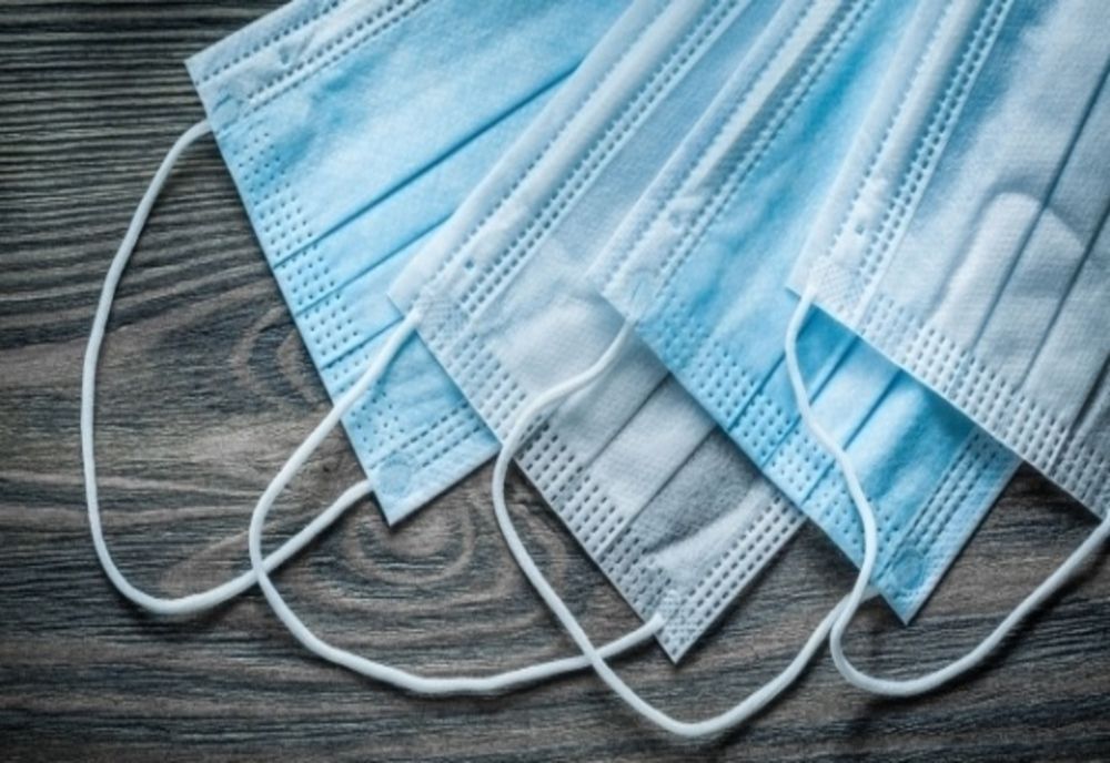 Sucevean prins vânzând măști și mănuși de protecție fără documente