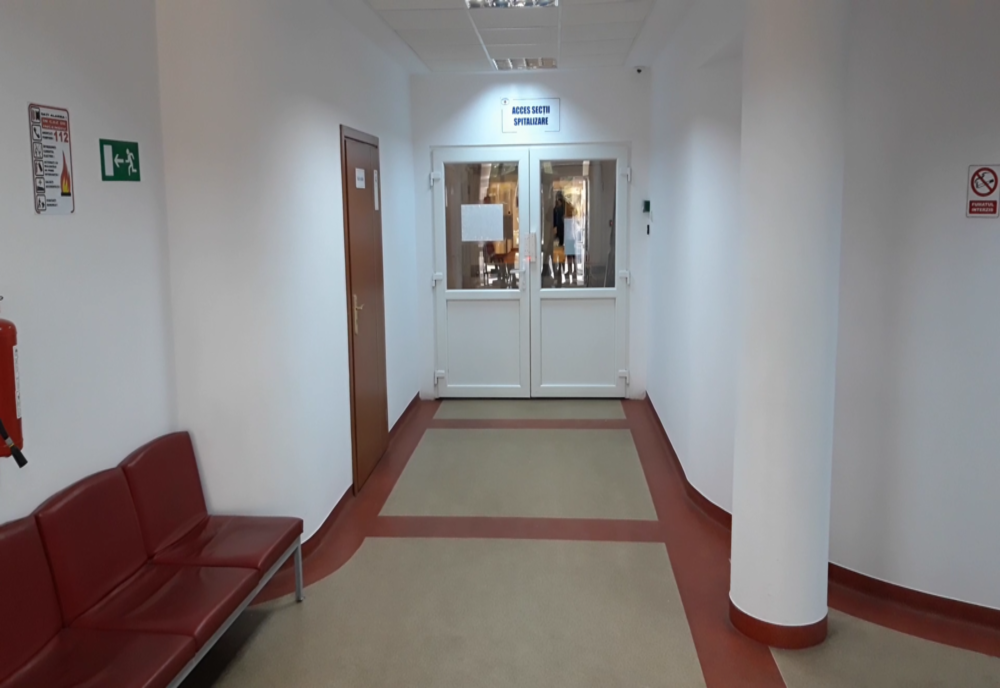 Un bărbat a căzut într-un gard de fier în timp ce se afla la o înmormântare