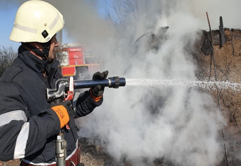 Trei gospodării afectate de un incendiu în municipiul Rădăuți