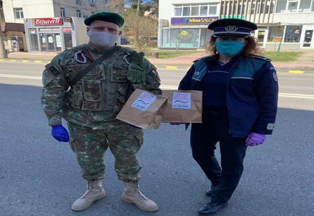 Pachete cu măști, mănuși și dezinfectanți, împărțite de Fundația Umanitară Nord 2001 FOTO