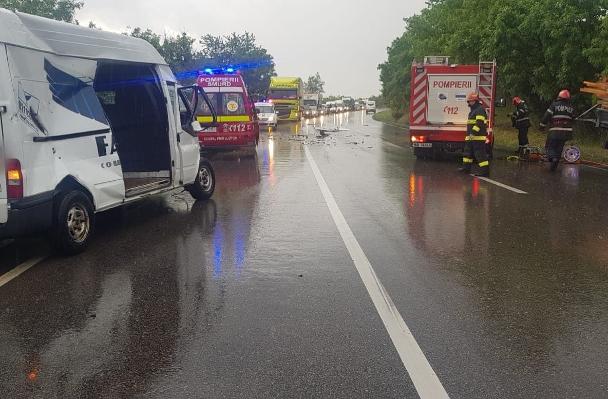 Accident rutier grav pe raza localității Spătărești. Doi șoferi au rămas încarcerați