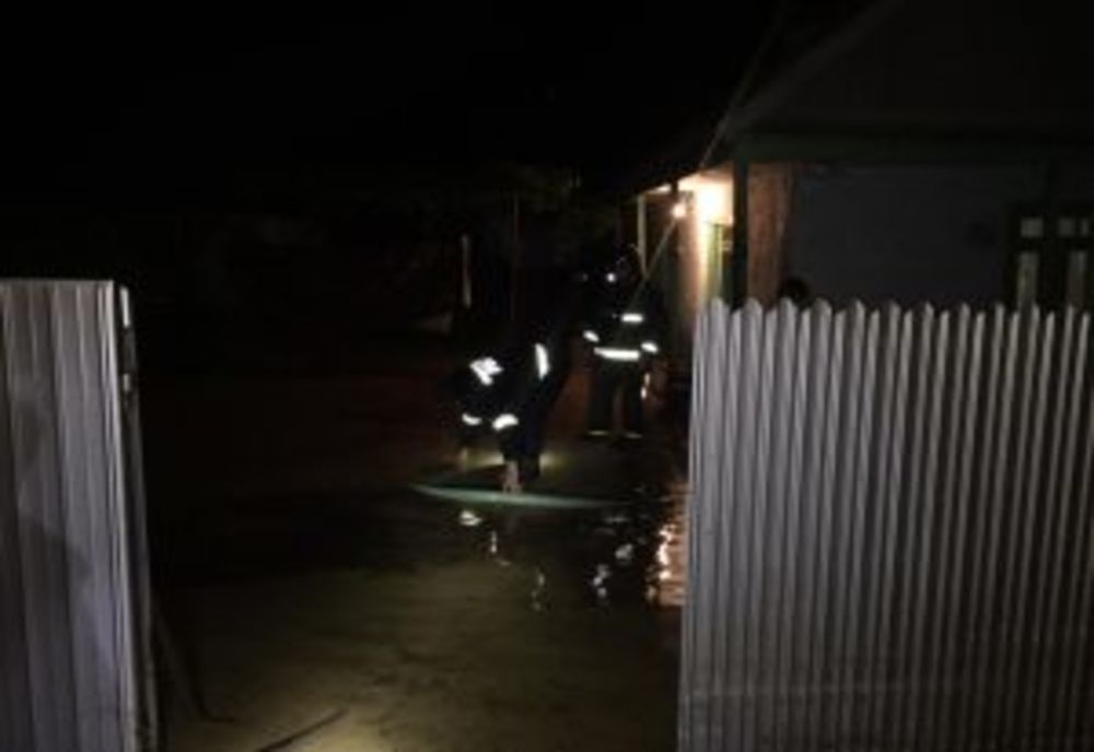 Gospodărie inundată la Gemenea după colmatarea unui podeț