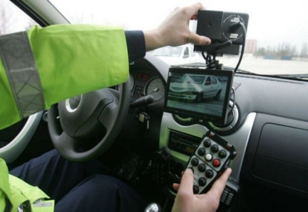 Tânăr din Botoșani prins fără permis, după ce a fost oprit pentru depășirea vitezei legale