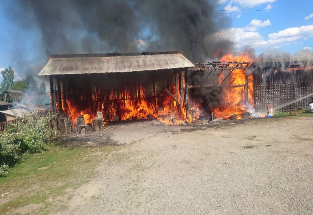 Incendiu violent într-o comună din județul Suceava (FOTO/VIDEO)