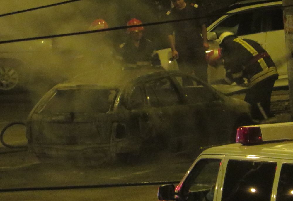 Mașină incendiată intenționat în orașul Siret