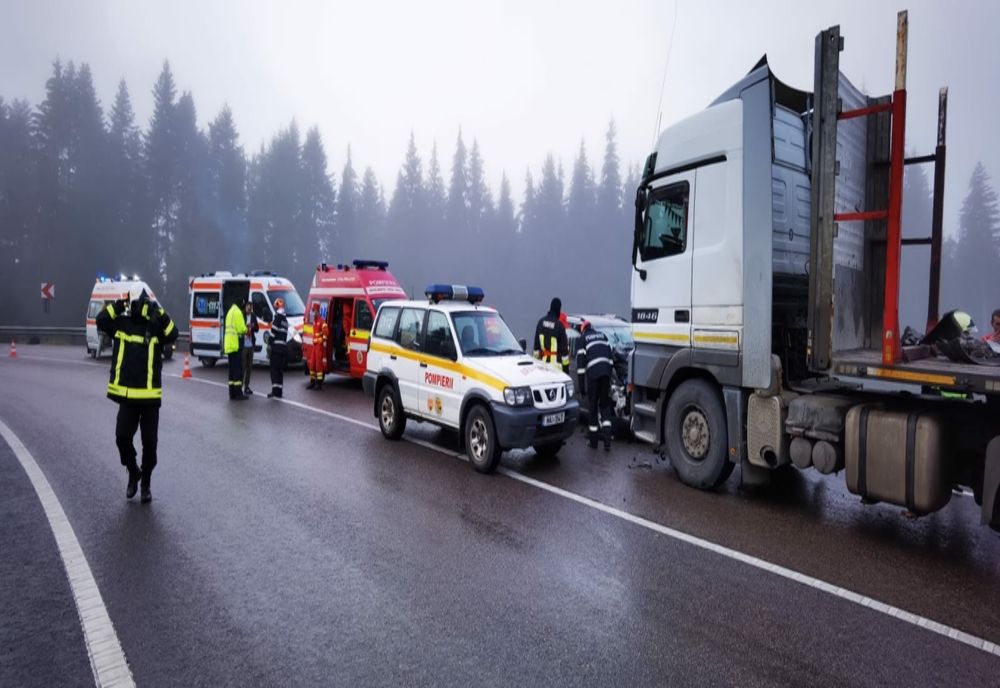 Accident cumplit în județul Suceava! O persoană a murit, trei au fost transportate la spital (FOTO/VIDEO)