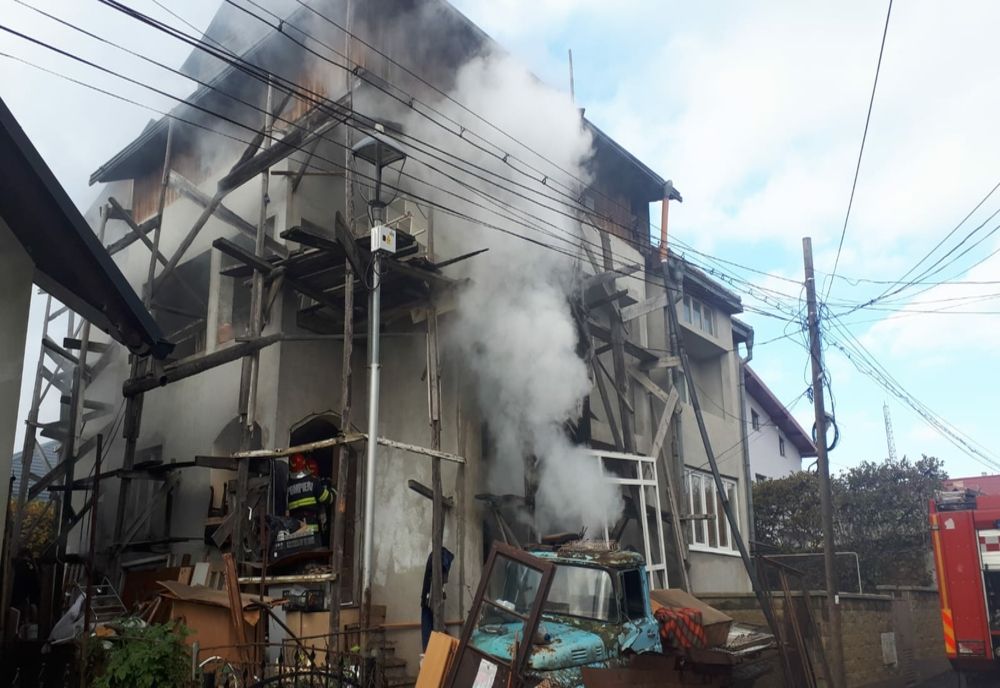 Incendiu la demisolul unei clădiri din Suceva