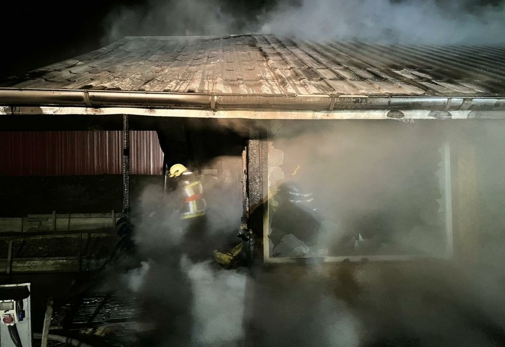 Foișor făcut scrum la Volovăț