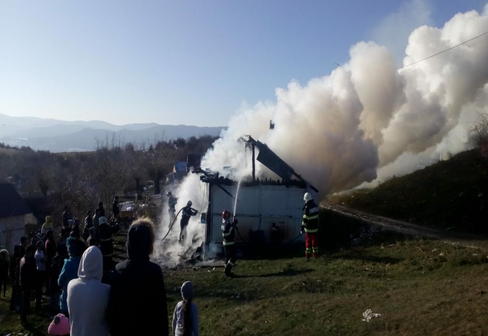 Incendiu la Capu Codrului! Proprietarul a suferit atac de panică