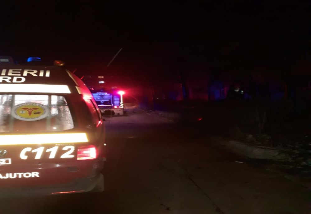 Incendiu într-un apartament din Suceava! Trei persoane au suferit ușoare intoxicații cu fum