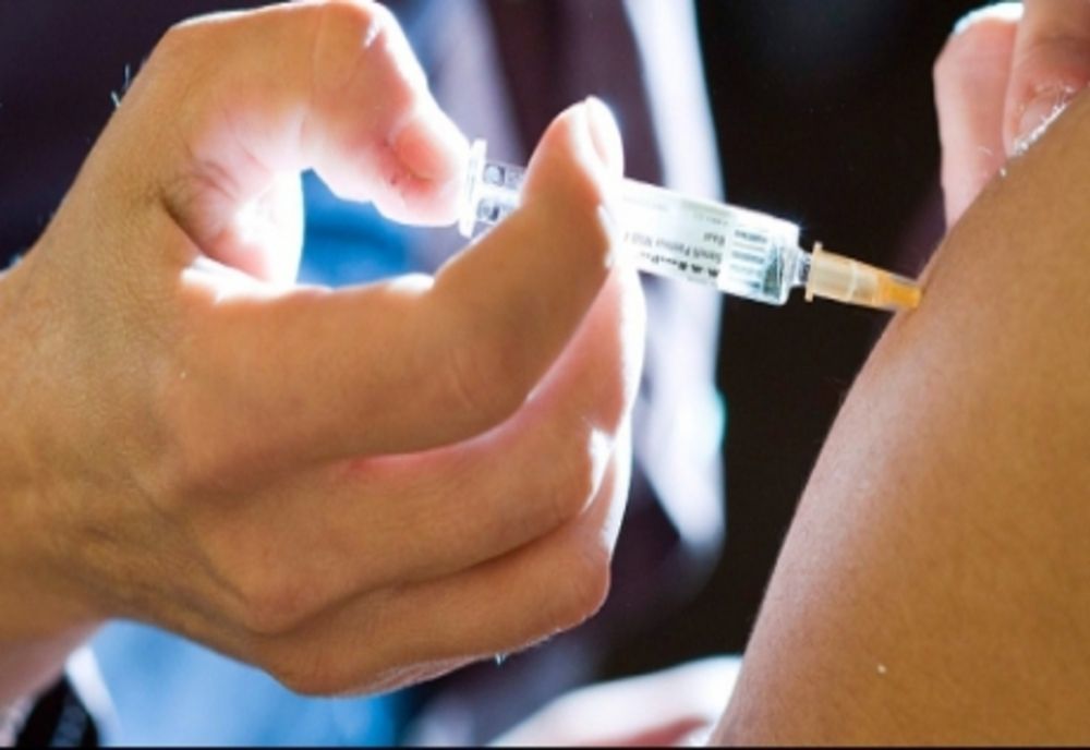 Aproape 13.500 de români au fost vaccinați împotriva Covid-19 până în prezent. Doar 27 de persoane au avut reacții adverse
