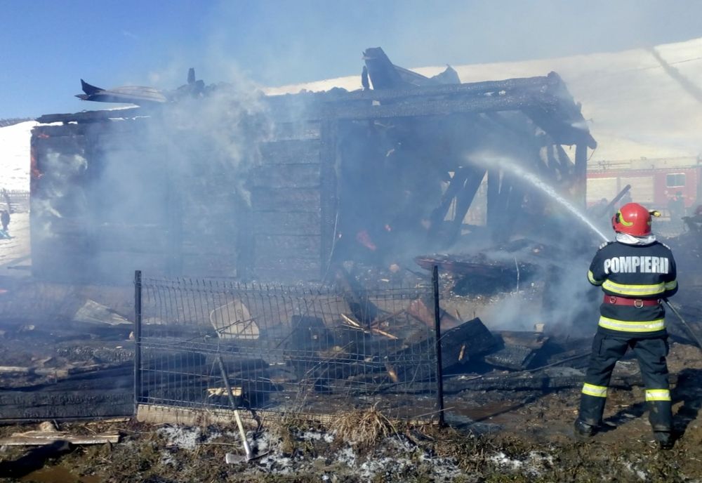 Gospodărie făcută scrum în Arghel! (FOTO)