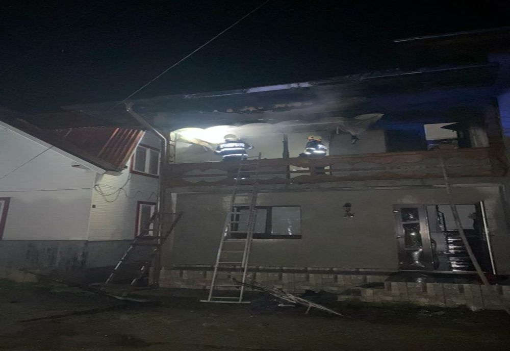 Gospodarie afectată de flăcări în Frasin! Incendiul a pornit de la un fier de călcat uitat în priză