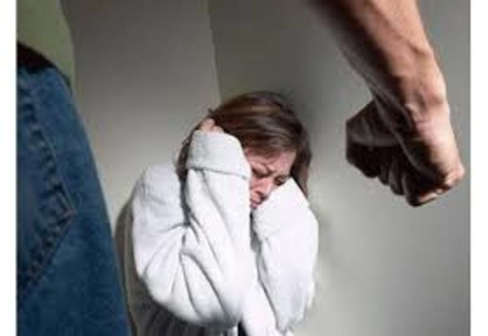 Trei ordine de protecție provizorii emise de polițiști într-o singură zi!