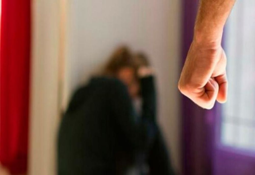 O fetiță de 12 ani din Suceava, umilită și înfometată de asistenții maternali care trebuiau să aibă grijă de ea 