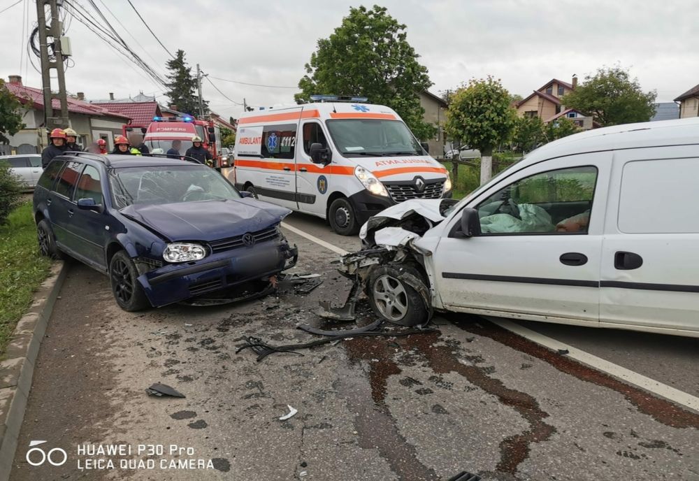 Accident rutier în Rădăuți. Două persane primesc îngrijiri medicale