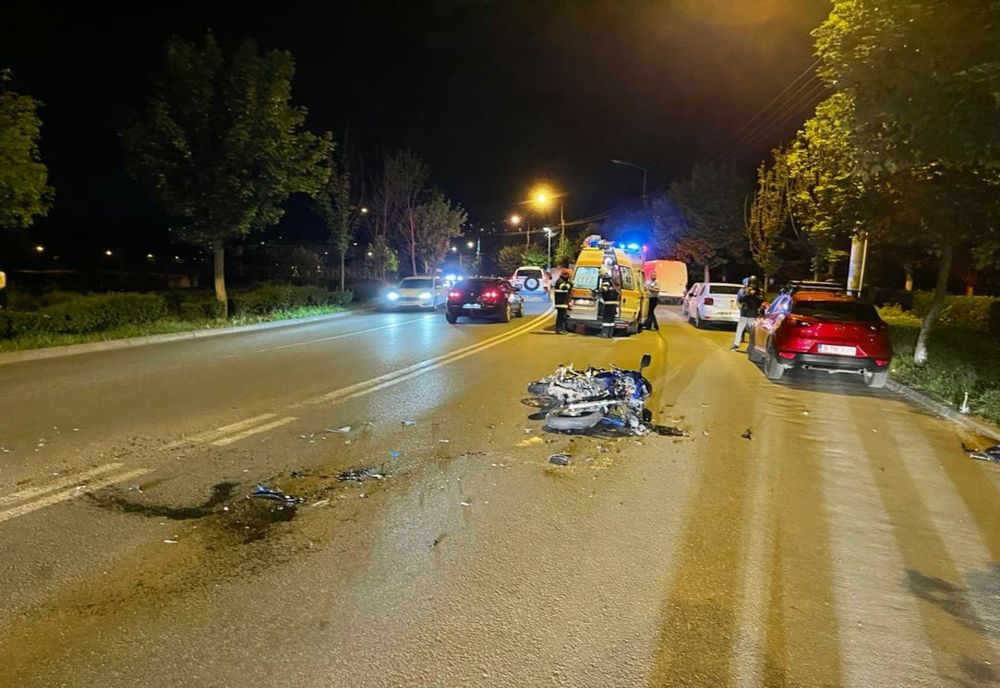 FOTO | Accident în Cluj-Napoca! Un motociclist din Suceava a fost rănit după ce a fost lovit de o maşină