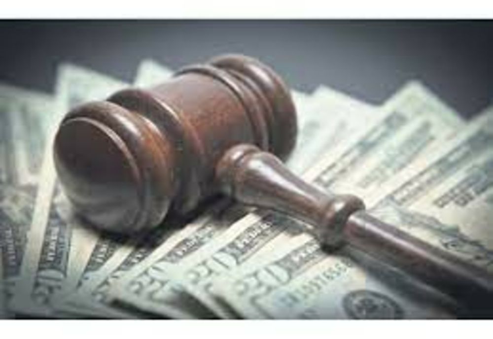 Capii mafiei permiselor de la Suceava, trimiși în judecată în stare de libertate