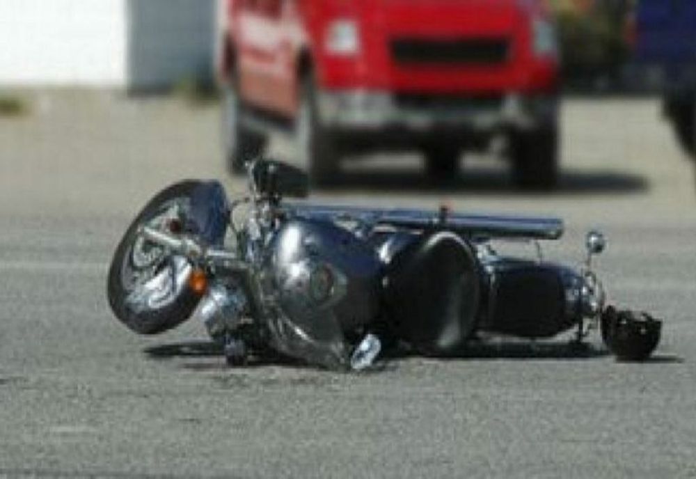 Motociclist din Satu Mare în stare gravă după ce s-a izbit de o maşină condusă de un sucevean