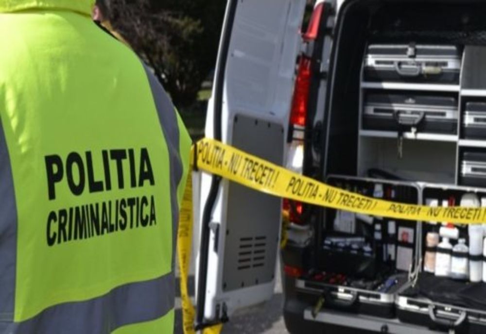 Femeie cu probleme psihice abandonată într-un sac de plastic,  în scara unui bloc din Suceava