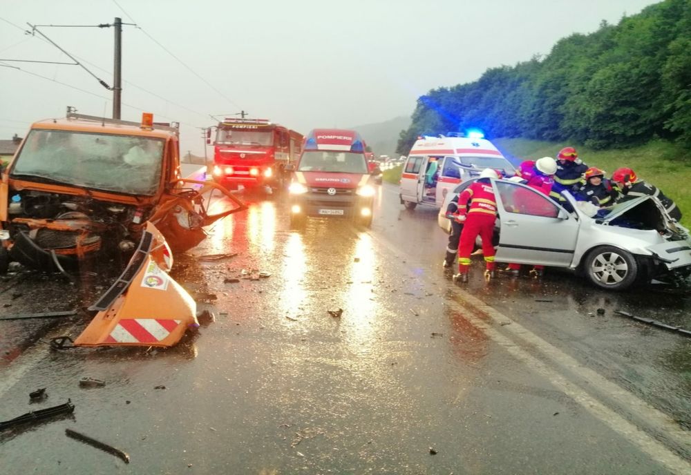 FOTO-Trei persoane au ajuns la spital în urma unui accident la Frasin
