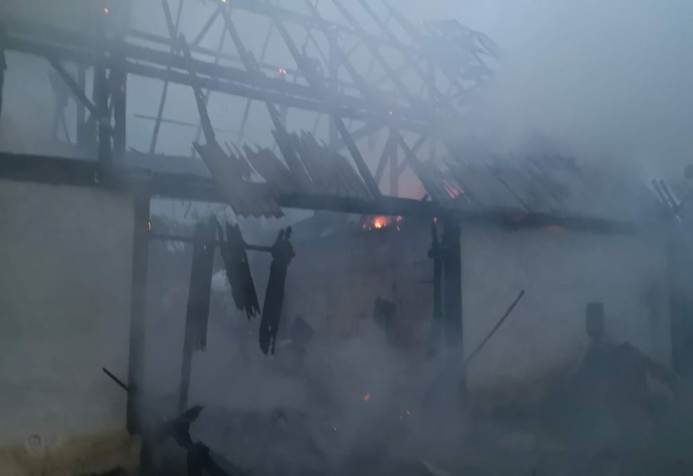 Gospodărie lovită de trăsnet în Burla