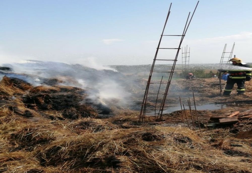 Incendiu la un depozit de furaje