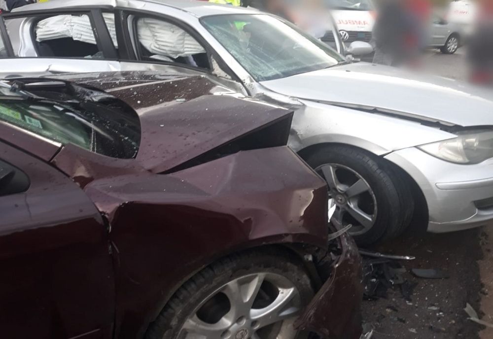 Patru persoane au ajuns la spital după un accident rutier pe Valea Putnei