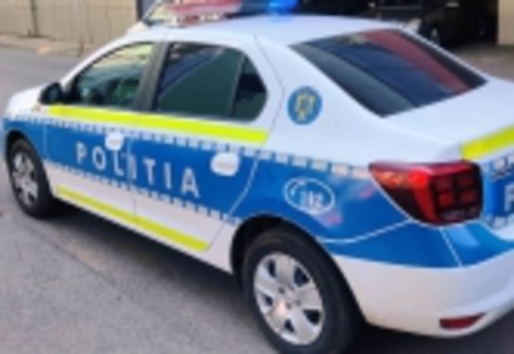 Autoutilitară ridicată de polițiști din fața casei unui bărbat. Ce motiv au avut aceștia